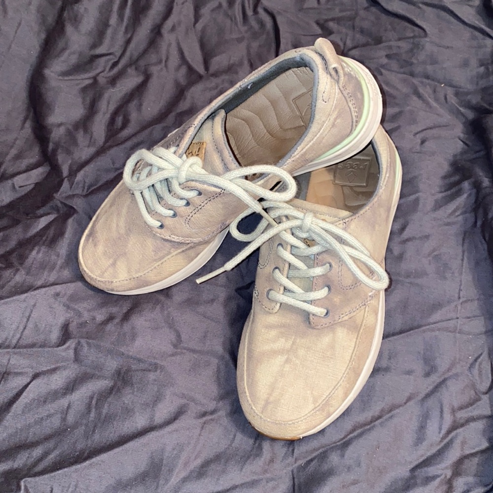 5 women girls reef brand new perfect shoes mint green and tan leather Gray white